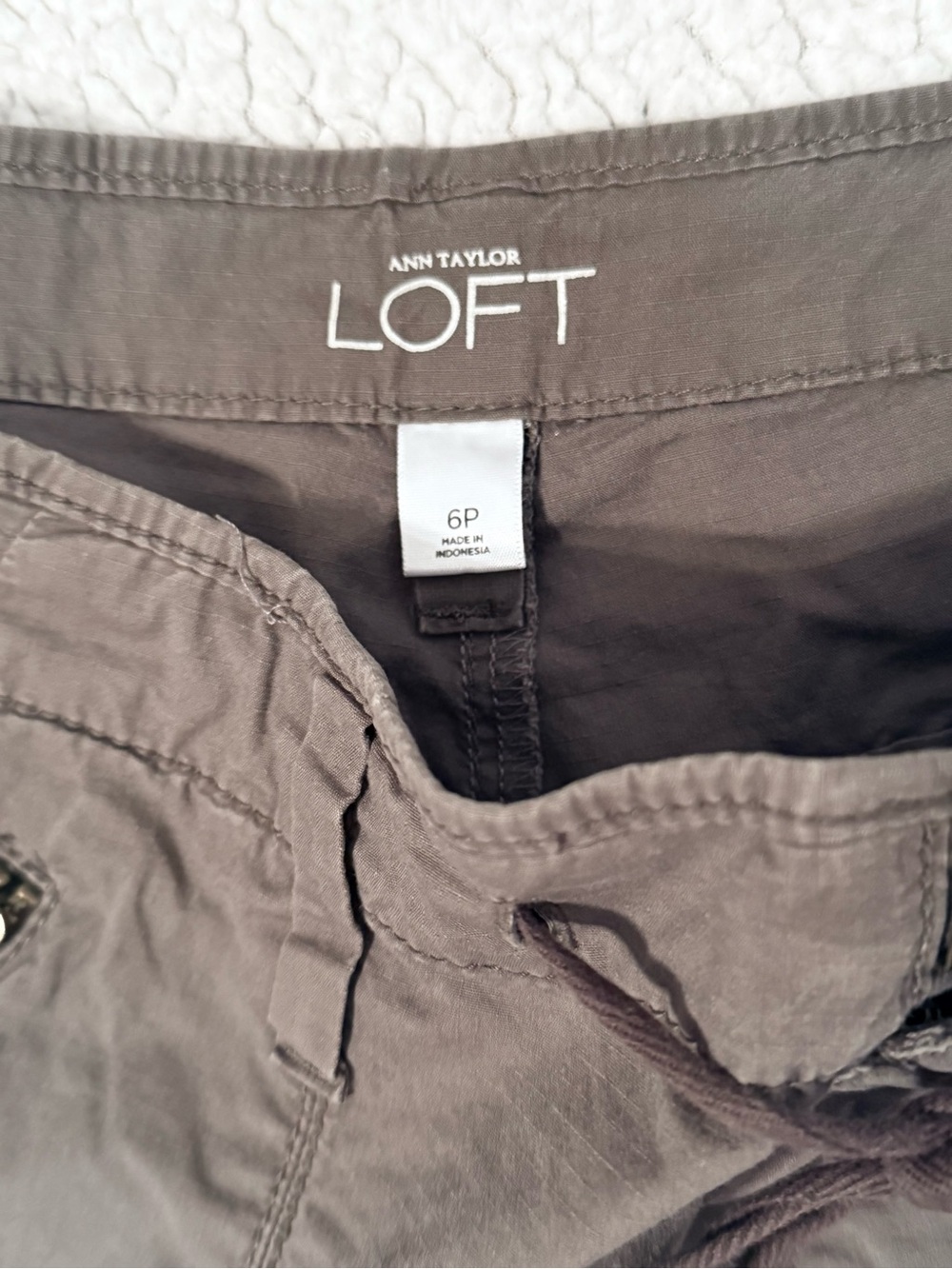 LOFT Cargo Capri pants 6P Brown - Picture 2 of 5